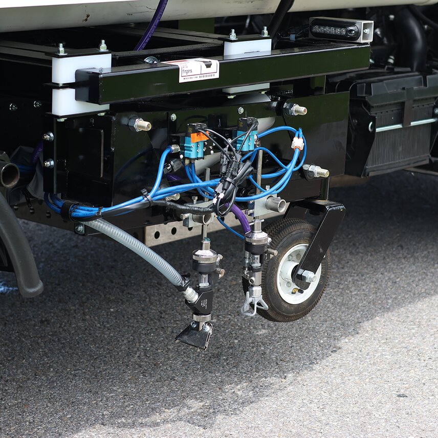 Schläuche, Anschlüsse und Flüssigkeitsstände an jeder Maschine prüfen – vorausschauende Wartung sorgt für optimale Leistung.