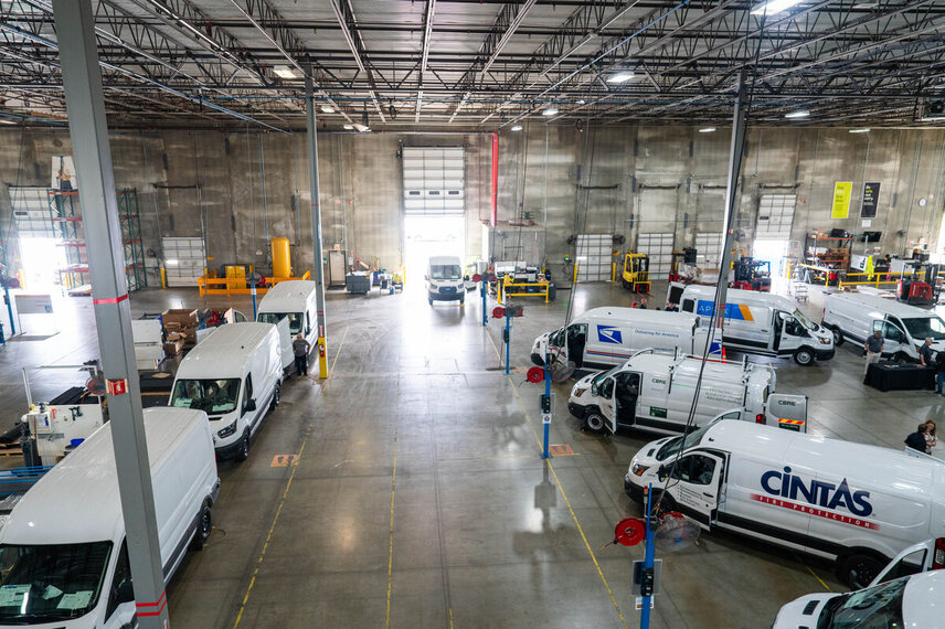 Im Utilimaster Kansas City Upfit Center durchlaufen Fahrzeuge einen optimierten Prozess, der darauf ausgelegt ist, effiziente, vollständig ausgestattete und sofort einsatzbereite Lösungen unter einem Dach bereitzustellen.