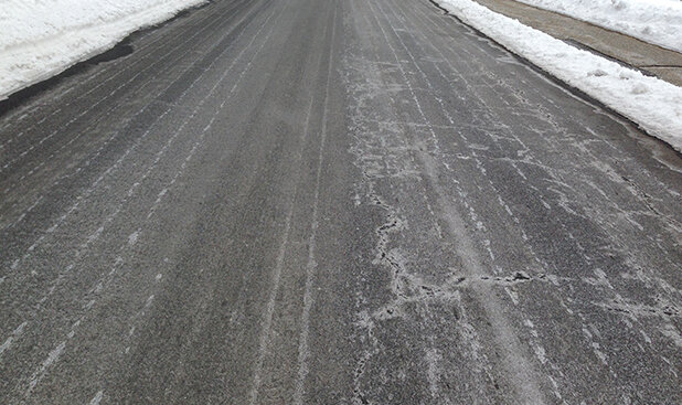 Stripes on the road from liquid de-icing