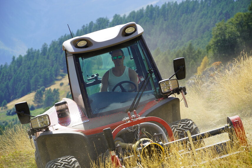 Im Einsatz: Christian Jaggi beim Mulchen einer Fläche mit dem Aebi TT 211⁺