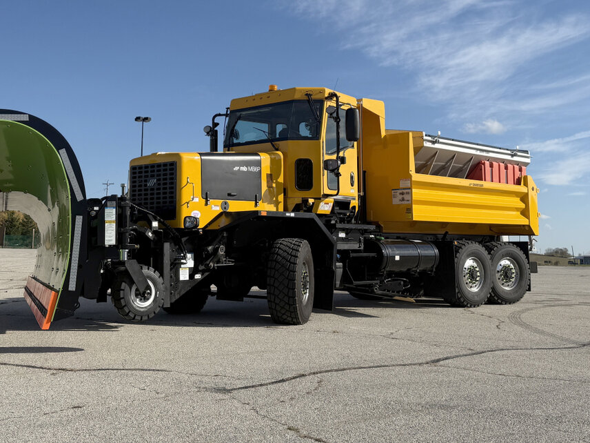 Die MB6P würdigt die Tradition der Oshkosh P-Series und treibt gleichzeitig Innovationen voran. Sie bietet Zuverlässigkeit, Vielseitigkeit und ein bedienerorientiertes Design für den modernen Winterdienst.